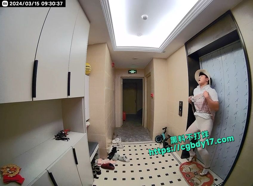 死肥仔穿JK在别人家门口发骚4