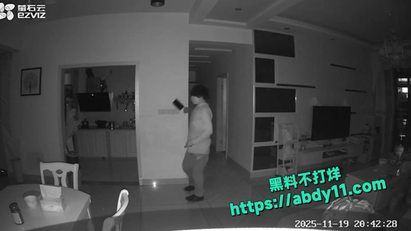 宜宾高空飞贼徒手爬 4