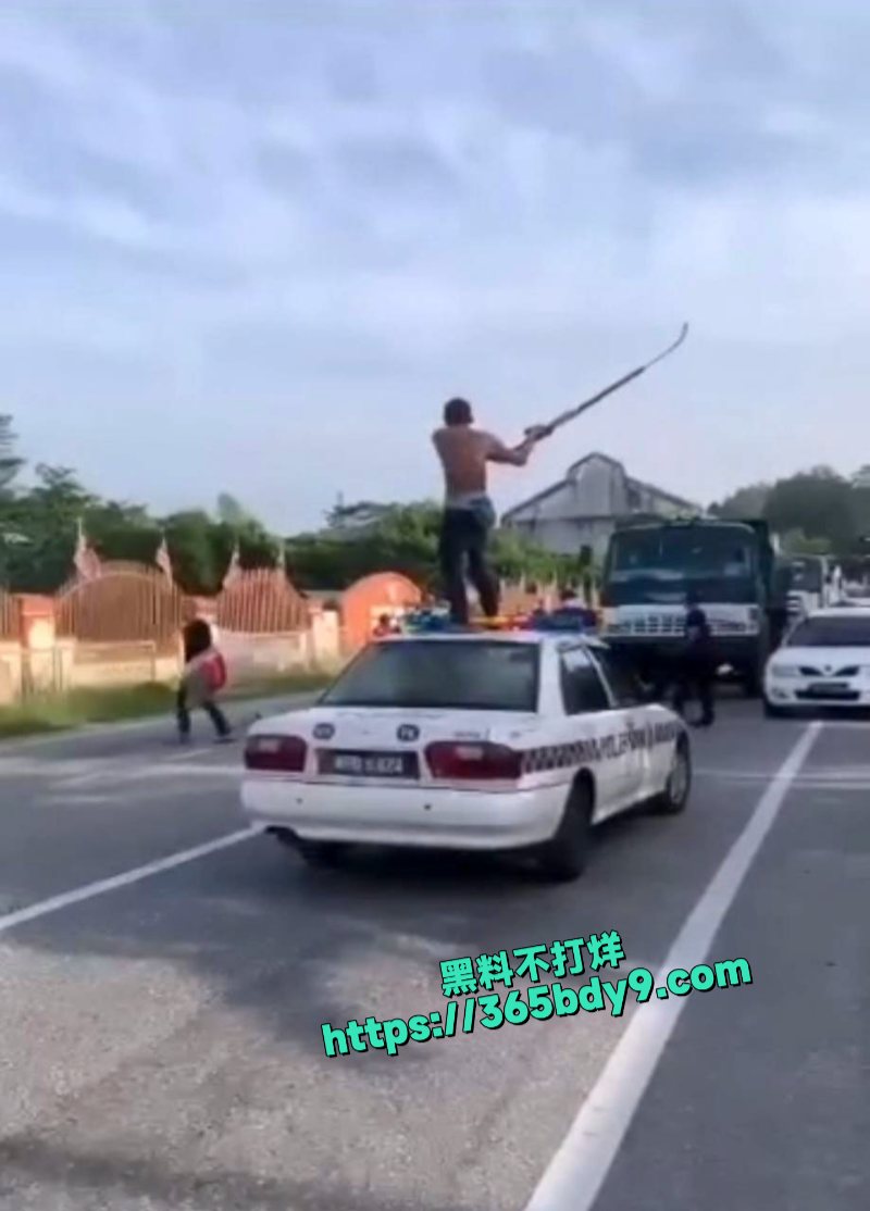 马来西亚疯子闹警局1