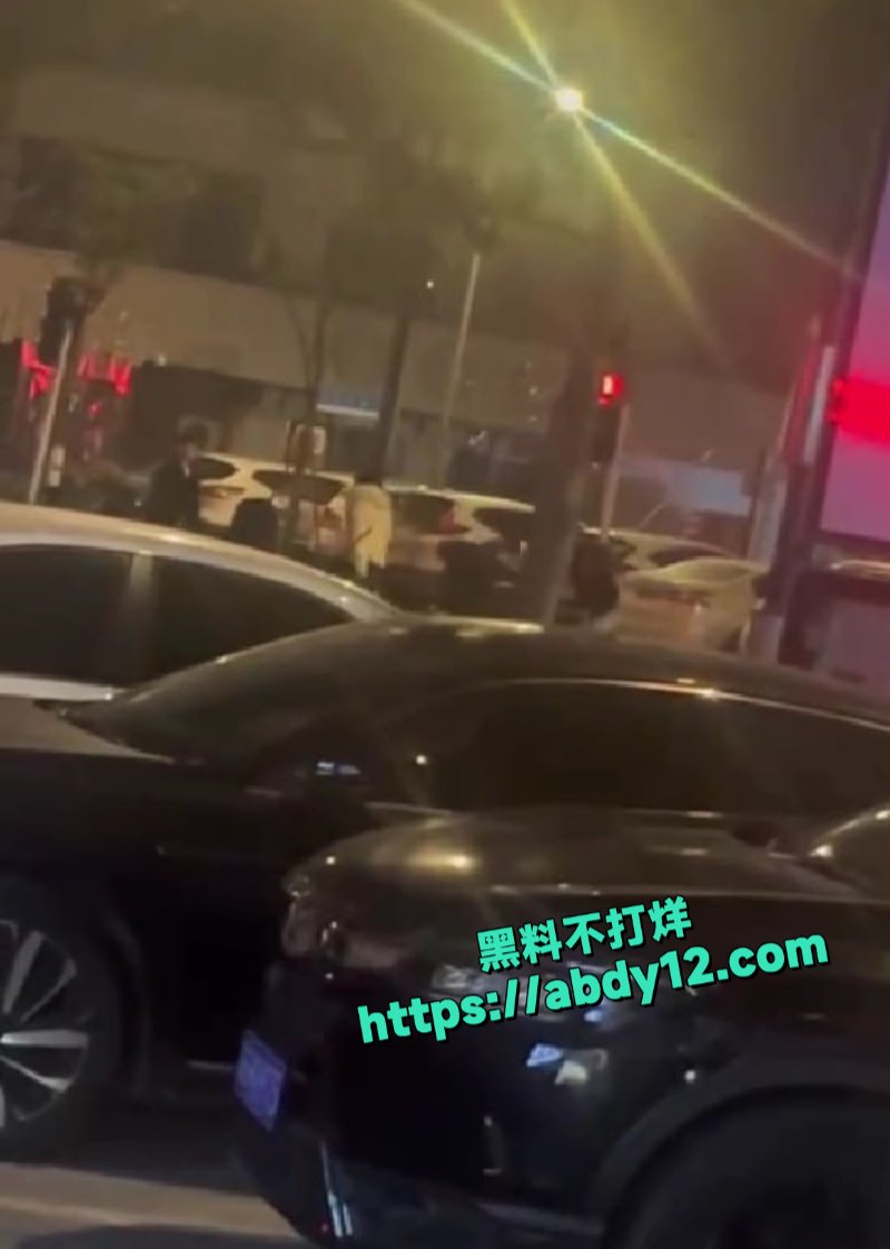 精神小伙弑父弑母