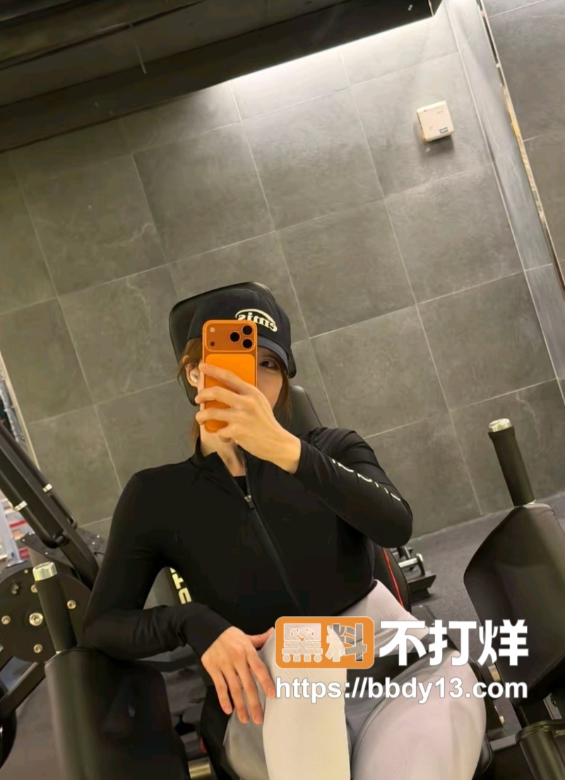高颜值巨乳健身博主SUSU07