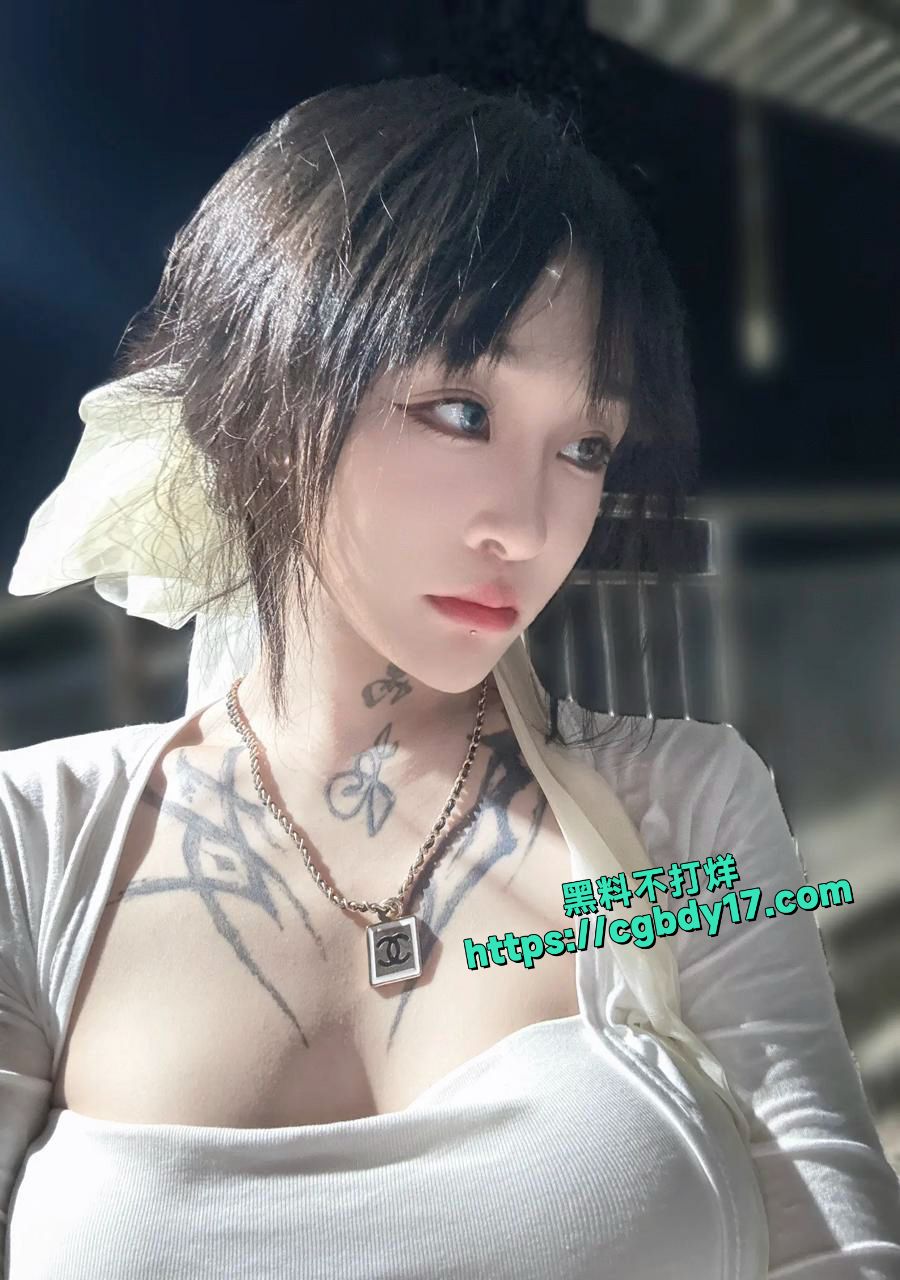 九条南无情趣制服，美脸美鲍，道具自慰潮吹3