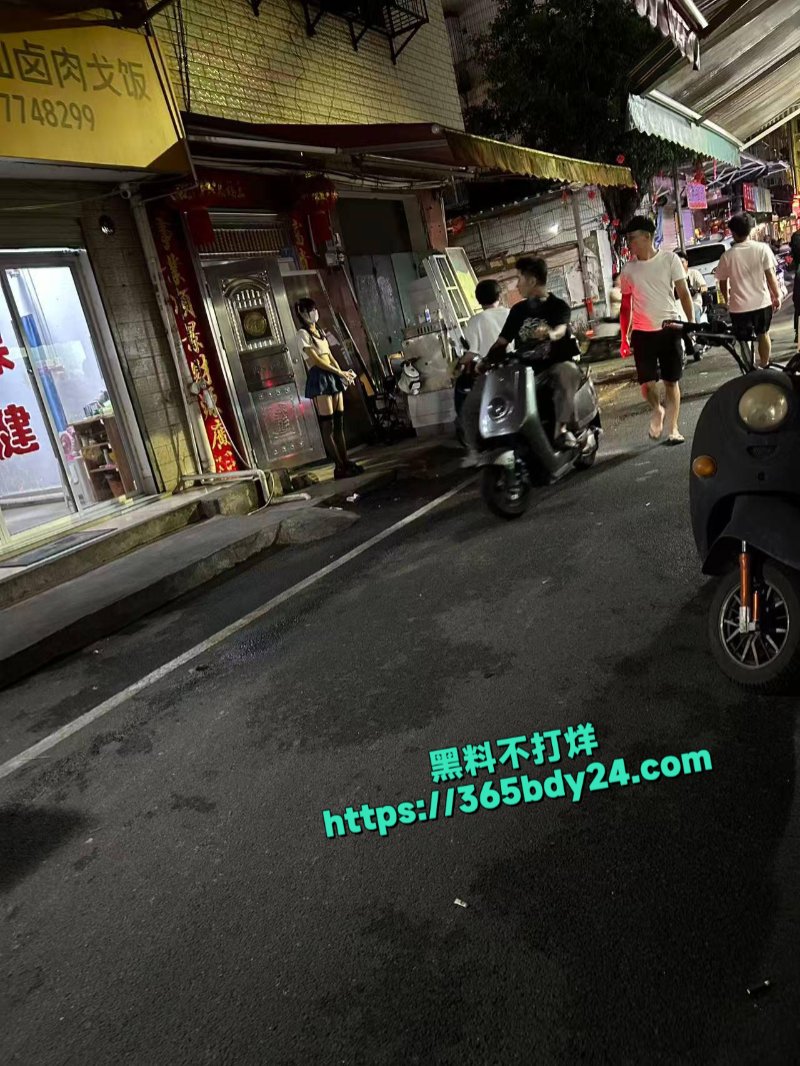 广西埌西菜市站街女被曝光2