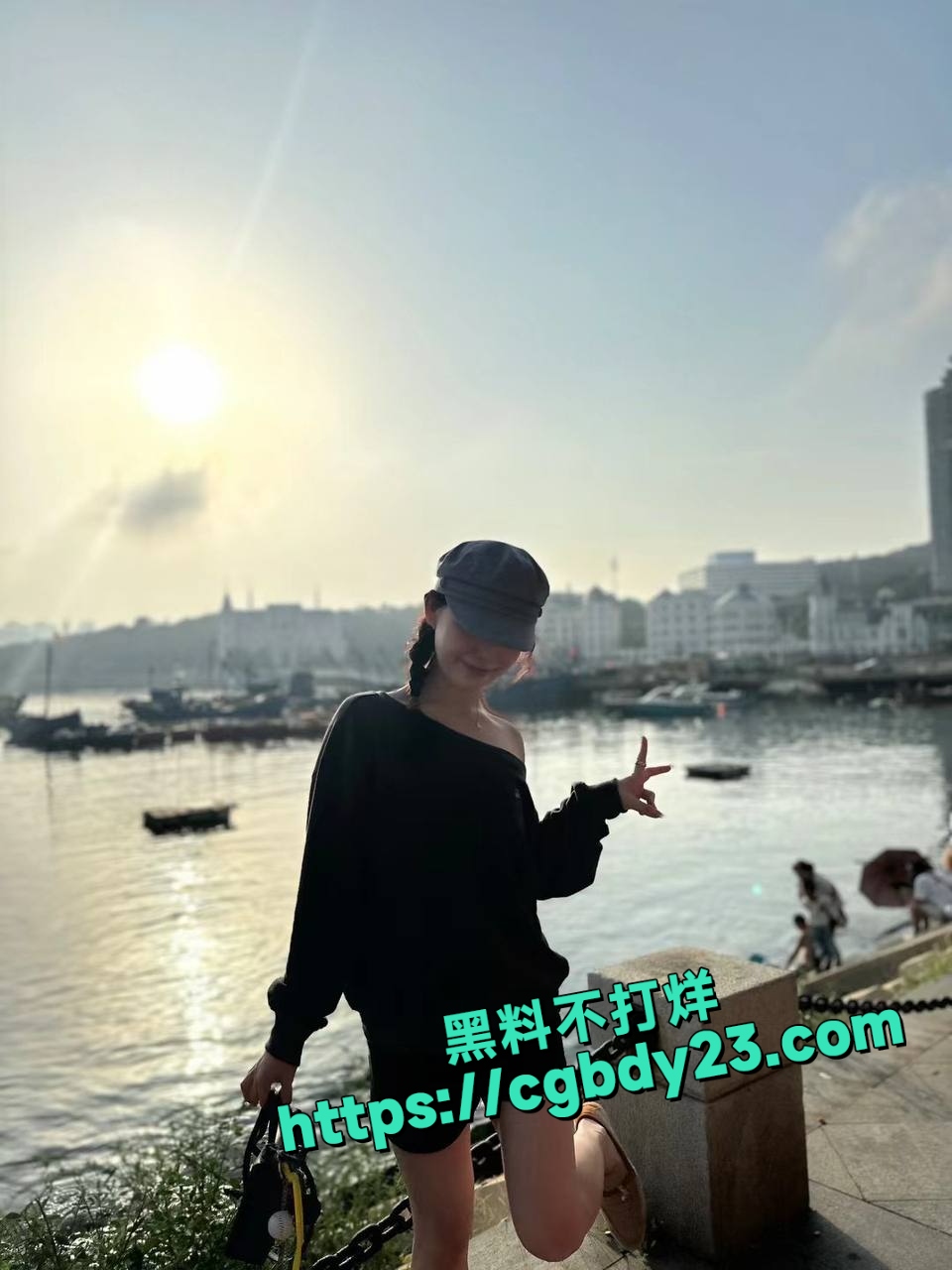 山东青岛吴雯在三亚给人当母狗2