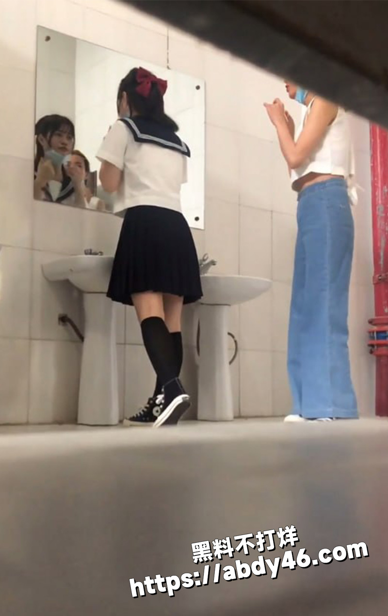 草莓甜筒 爱吃雪糕.jpg4