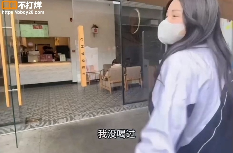 小小t穿上校服和铁粉约会开房1
