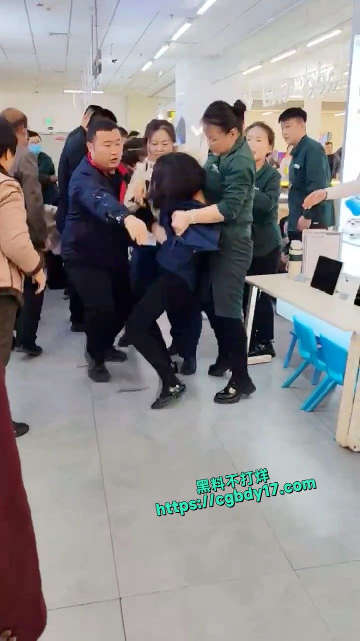 郑口信誉楼老凤凰原配抓小三3