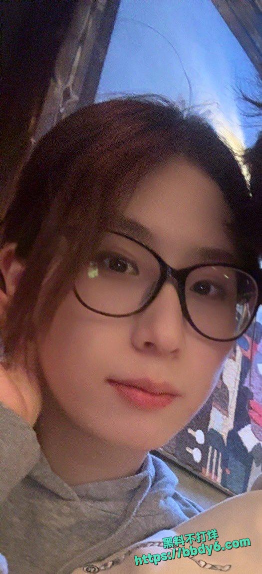 李萌泄密巨乳10