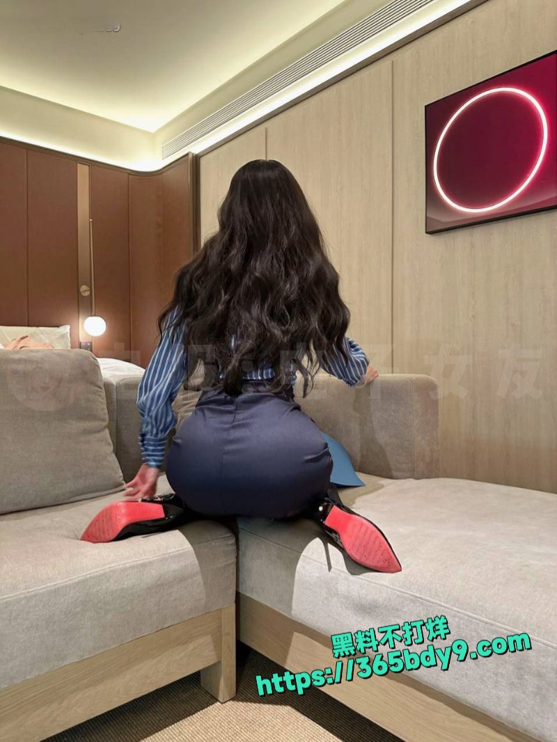 职场女秘书和老板在酒店偷情1