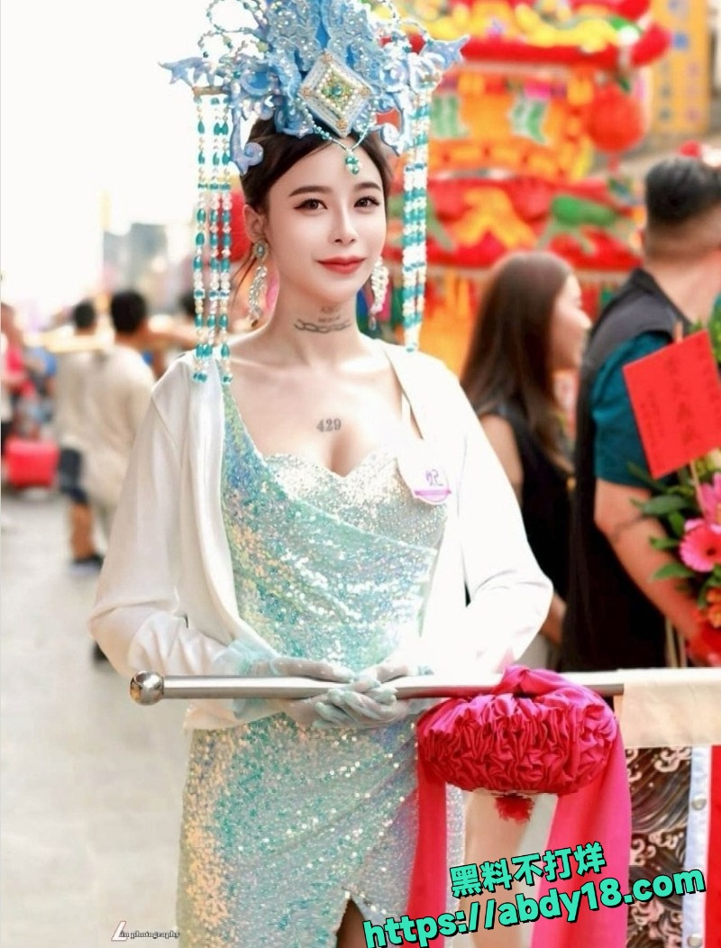 云妃庙会下药迷奸视频 4