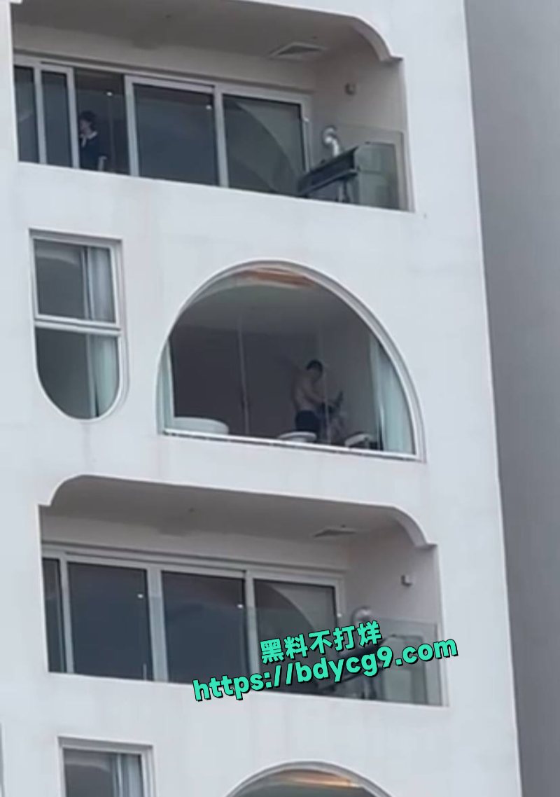 广东惠州双月湾情侣忘拉窗帘激情做爱一幕对楼下网友拍到2