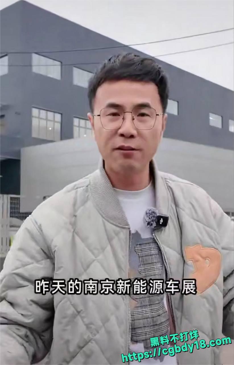 沈阳车展连撞四车8