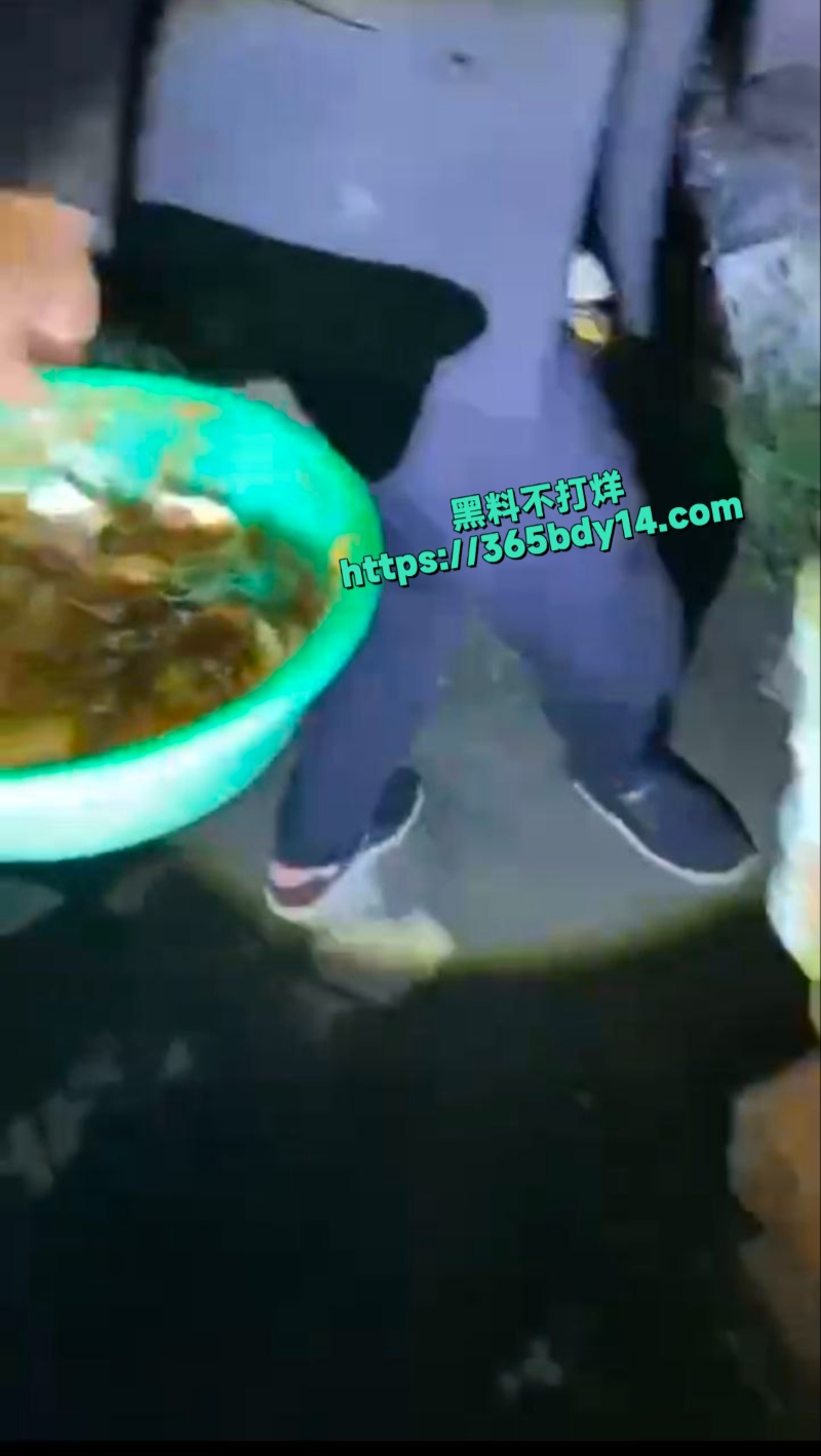 山西大同快手网红安仁直播吃屎1