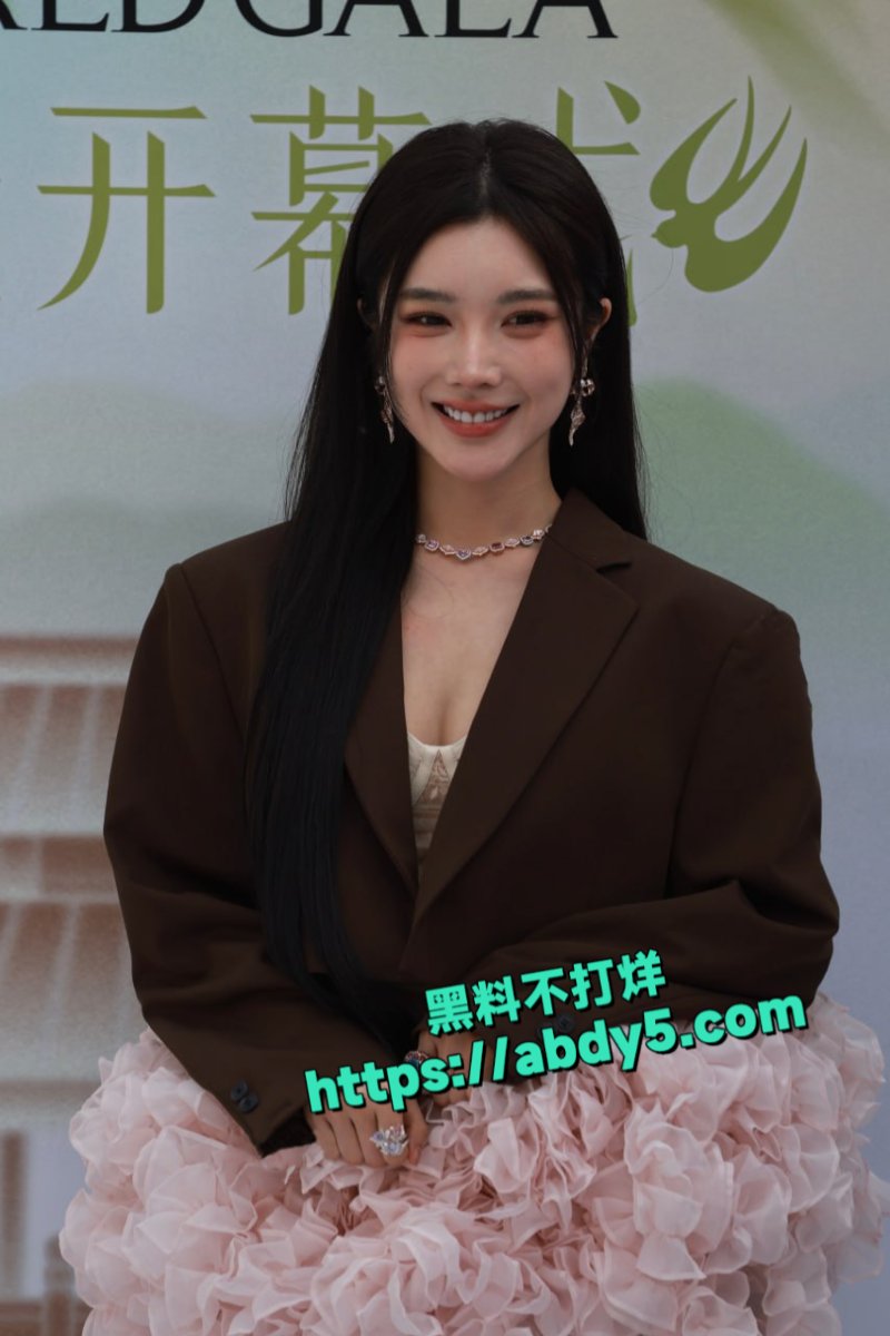 女明星戴燕妮逛商场被偷拍抄底裙底5