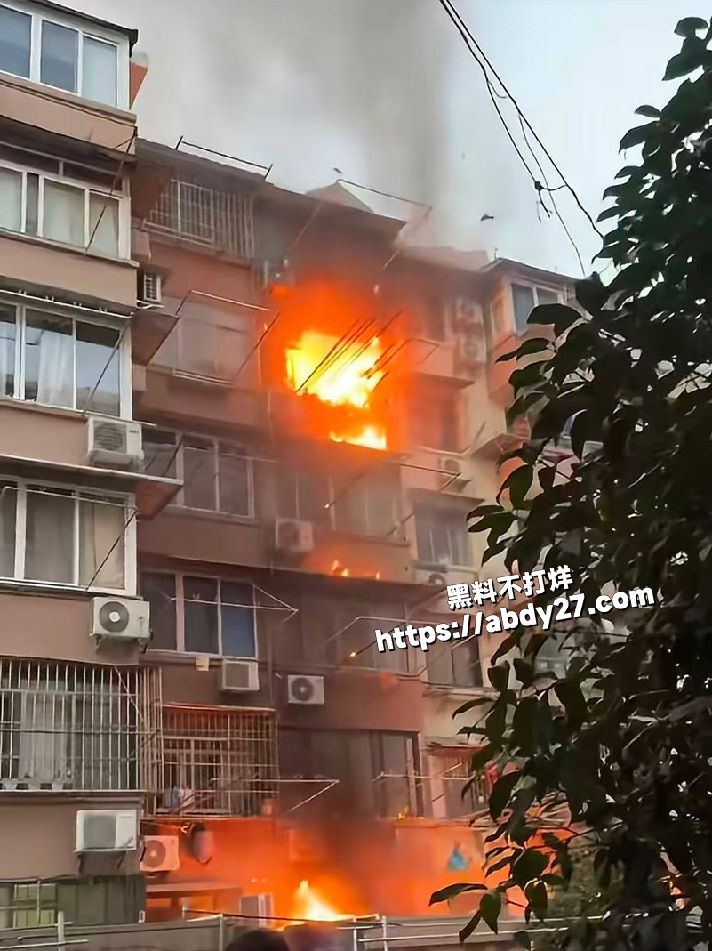 居民家中突发火灾