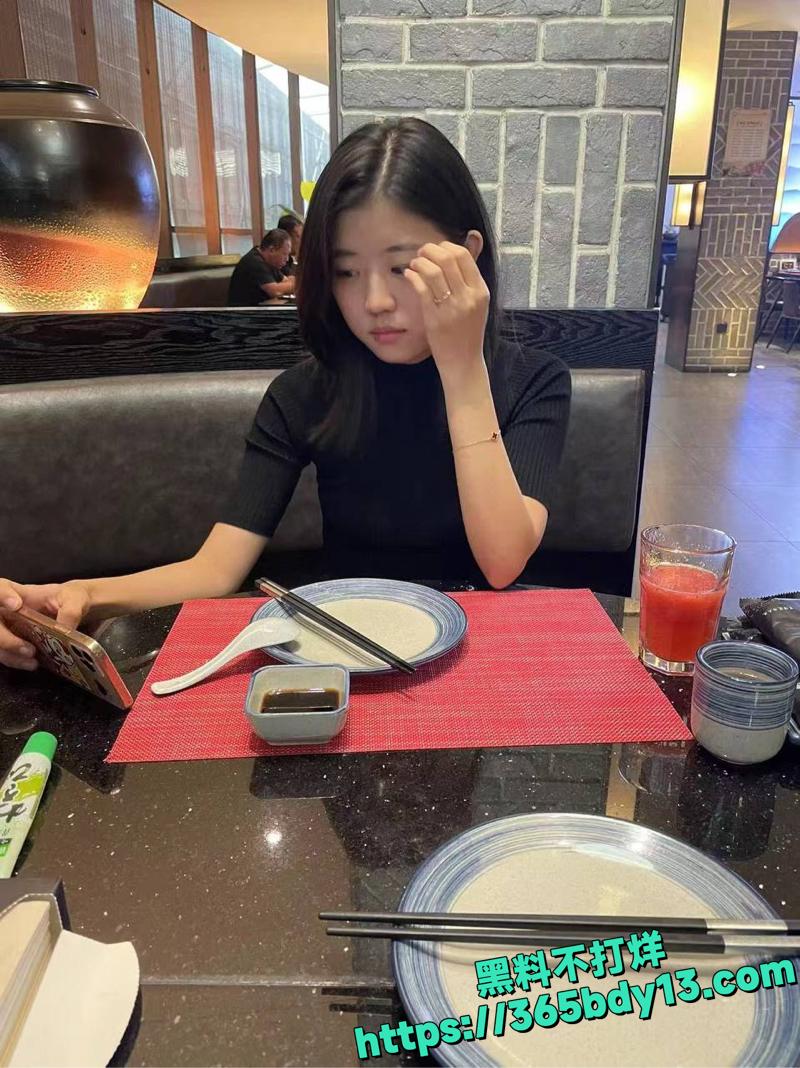 云南红河州职员私密照35.