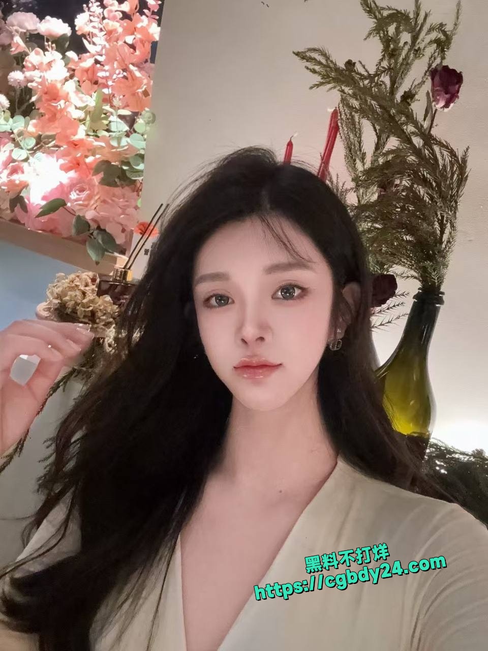天津骚逼母狗黄丽娜线下卖逼做援交女的视频曝光1