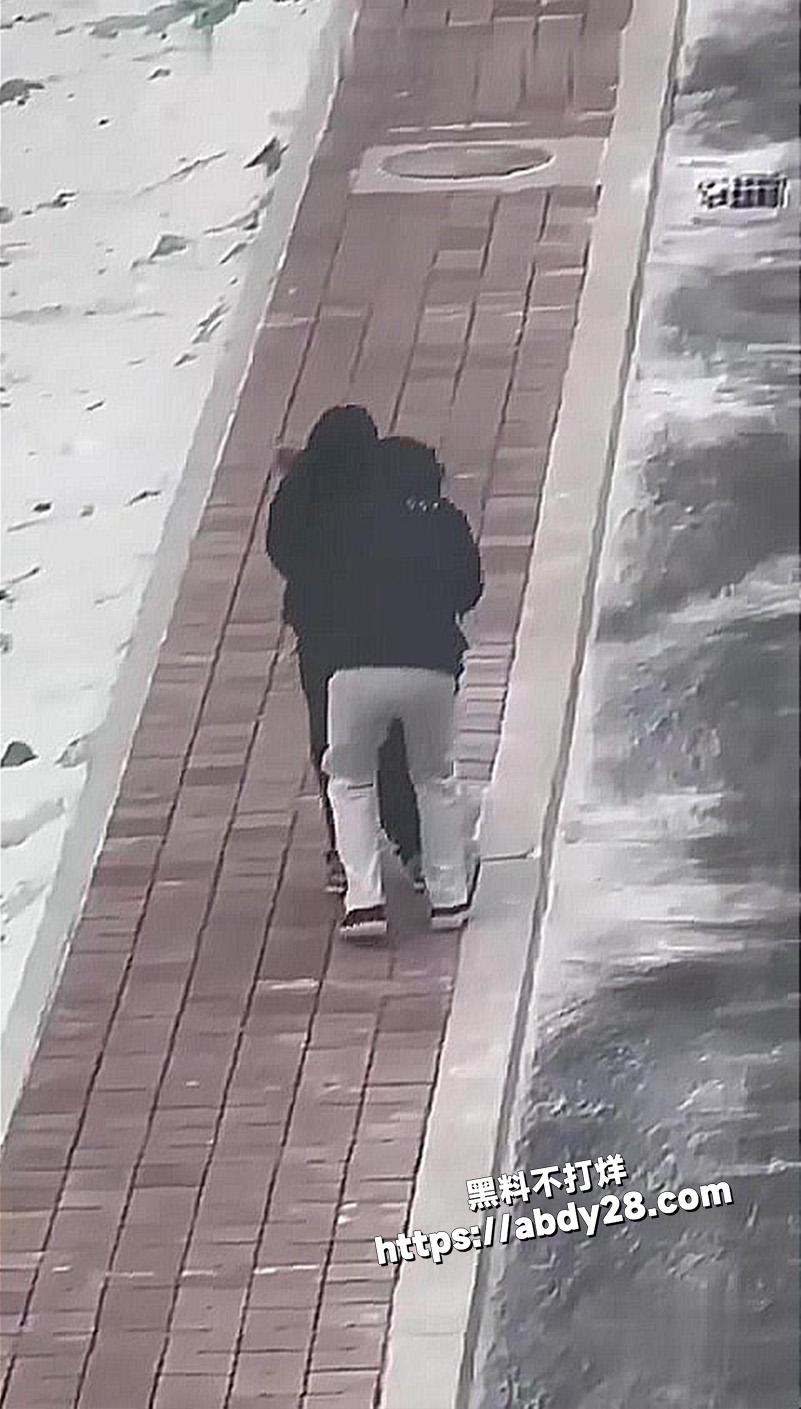 情侣吵架女生情绪失控4