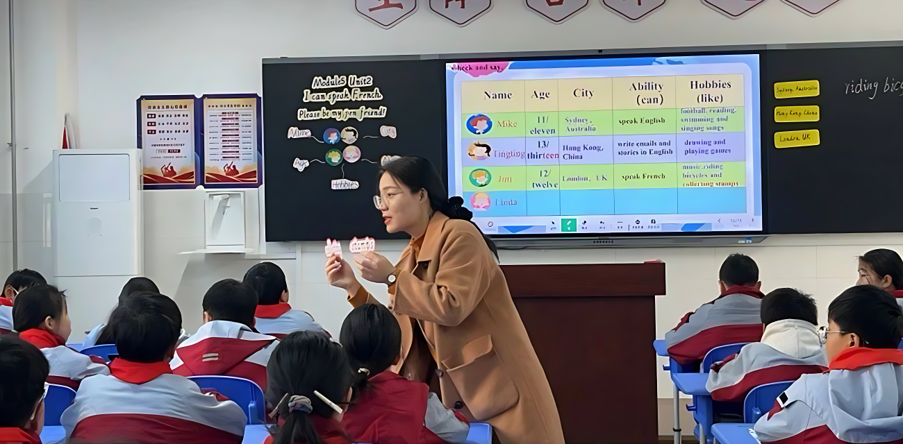 曝光河南安阳实验中学老师李园长期与小学同学郝飞偷情 丈夫发现养了两年多的女儿竟非亲生