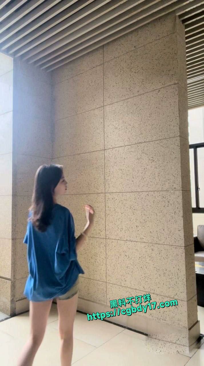 广西艺术学院 极品身材女大学生邓乐颖 是反差母狗3