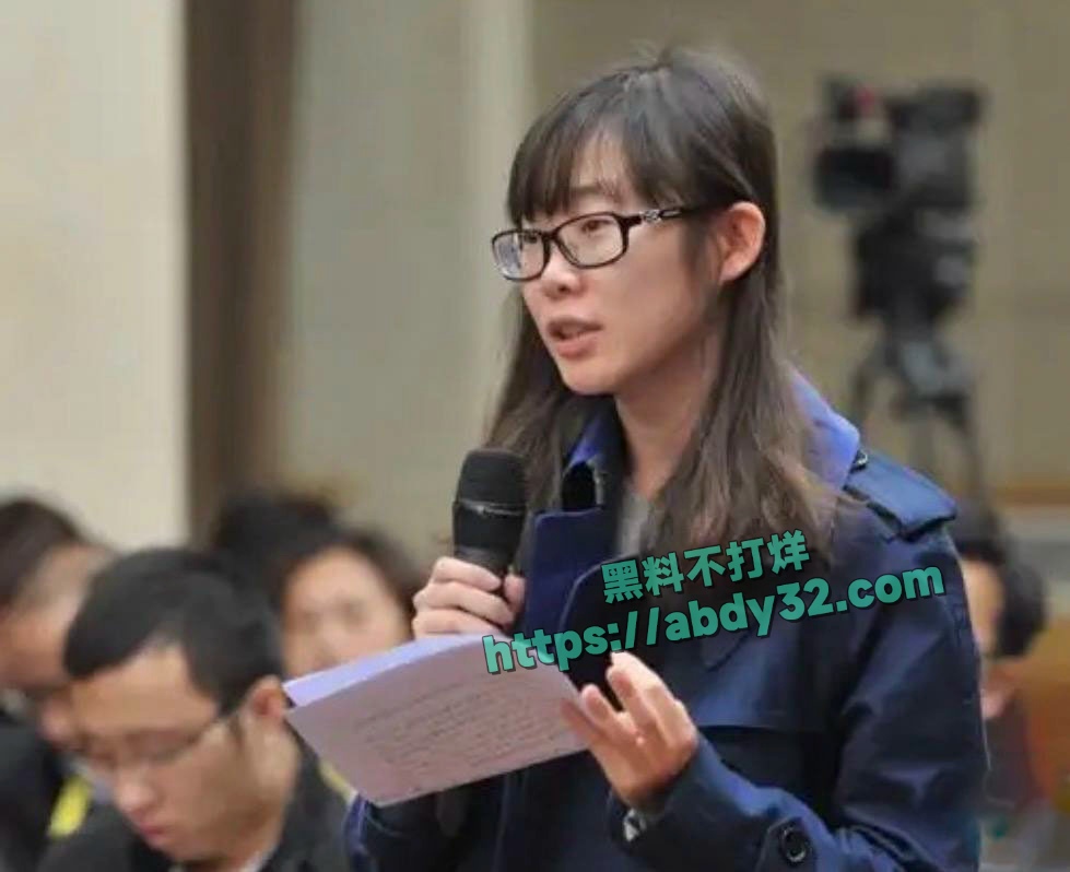 环球总编胡锡进女儿胡维佳国外开淫趴 21