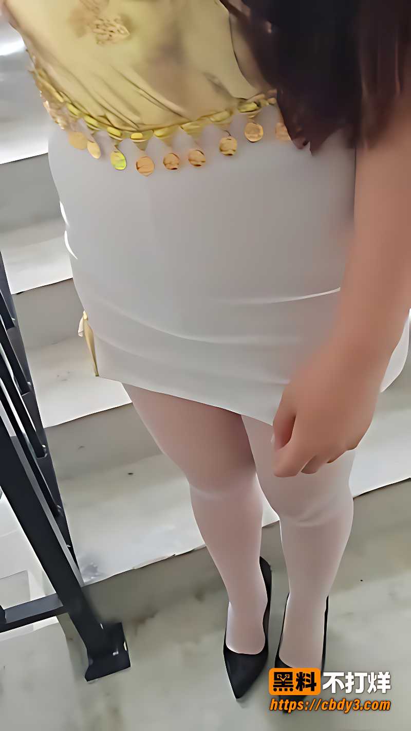 小嫂子白丝半透肉棒进出5