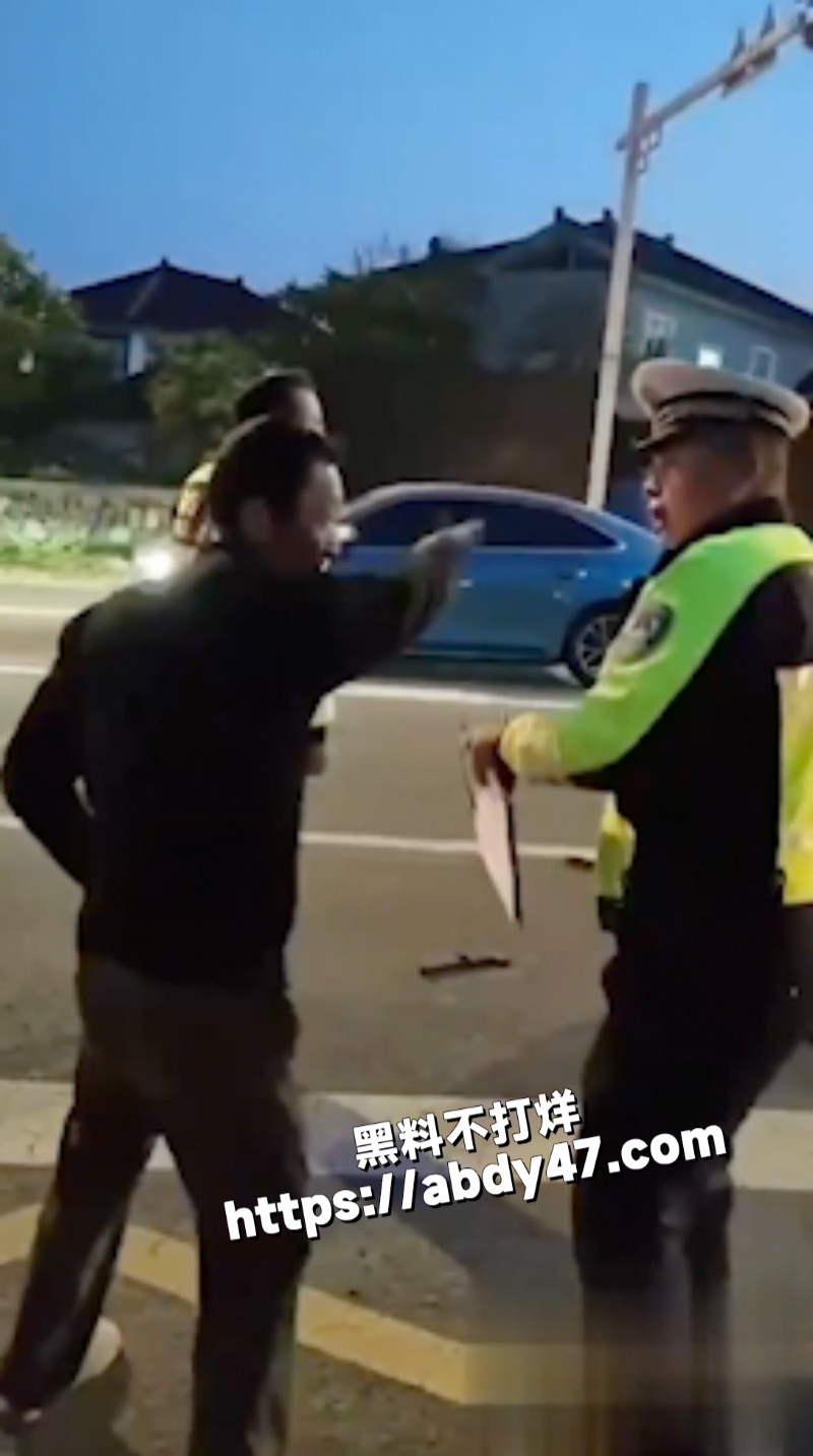 苏州西山女司机撞三轮8