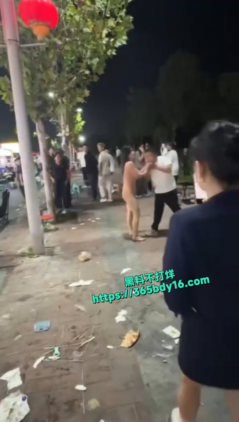 安徽某大排档惊现小仙女全裸砸场7