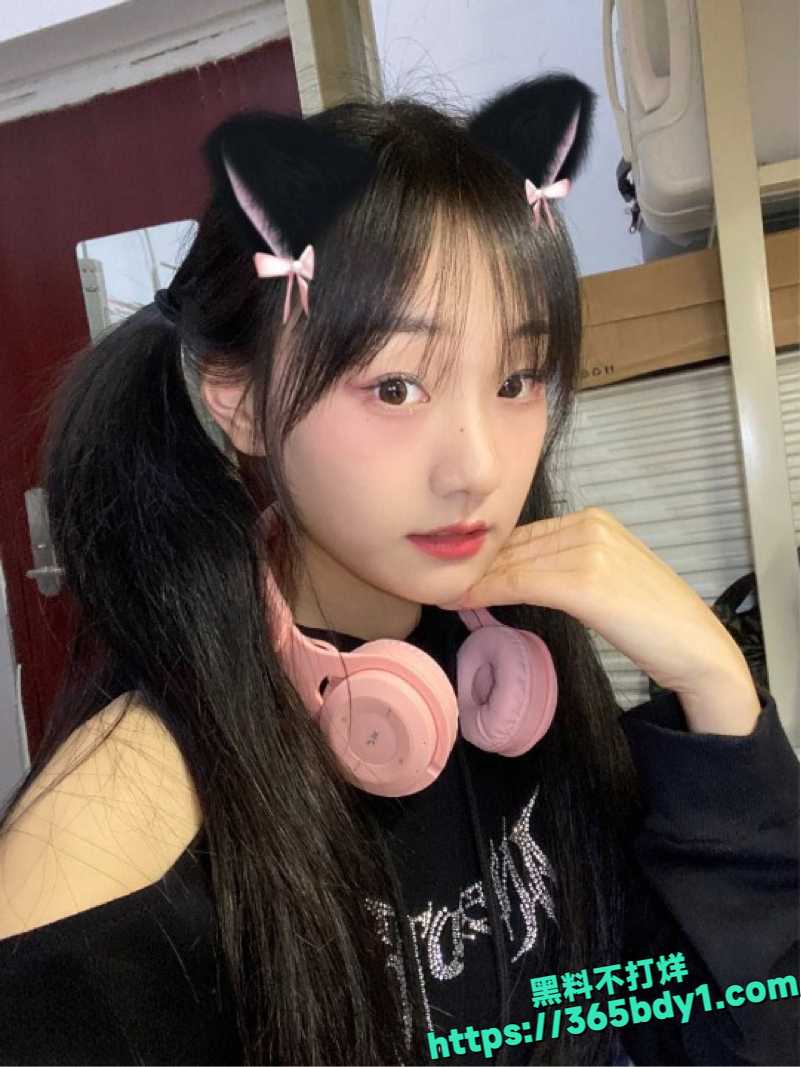 齐鲁医药张佳薇清纯00后反差婊3