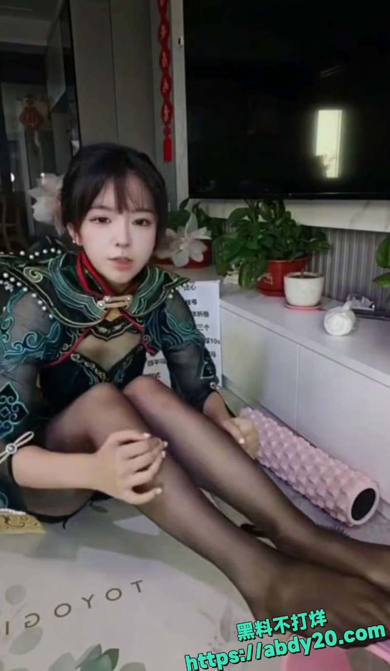 缘樱澪衣服掉落奶头曝光1