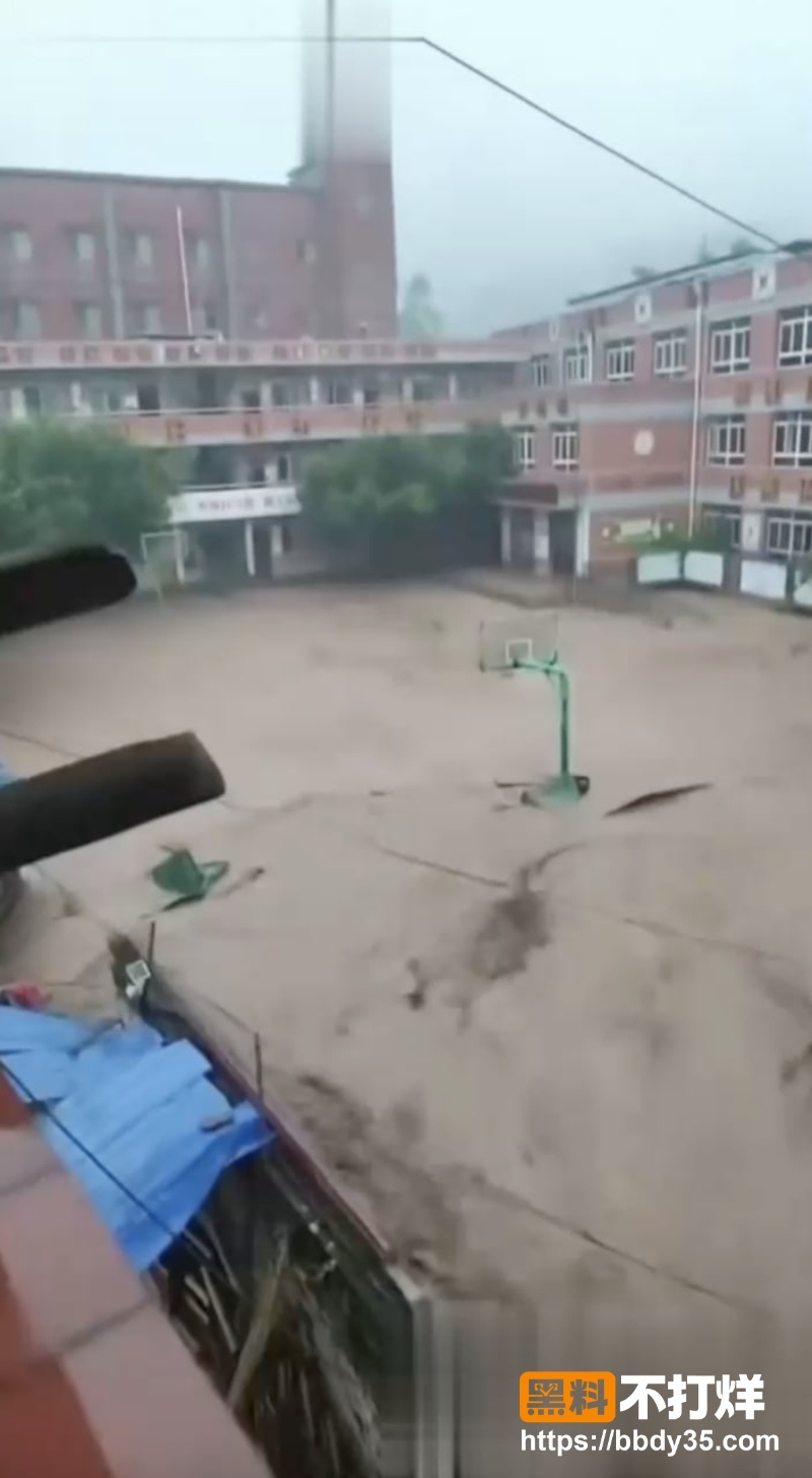 乐山马边彝族自治县暴雨山洪画面 6