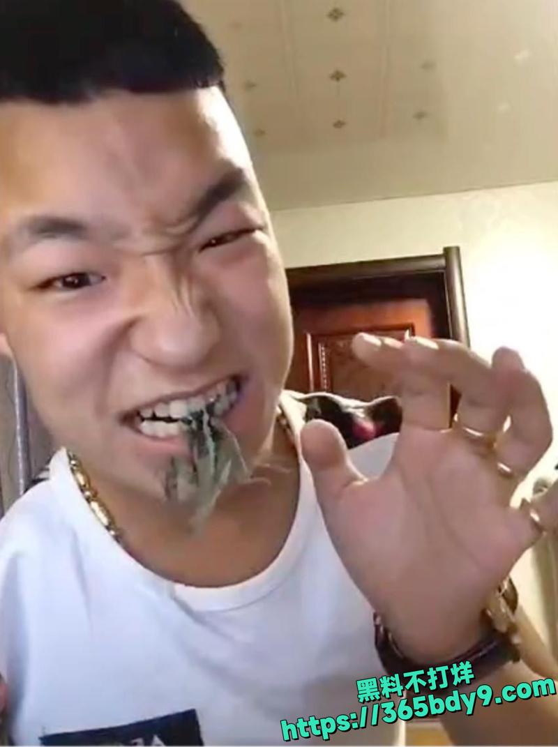 独臂胜哥快手早期吃播震撼全网2