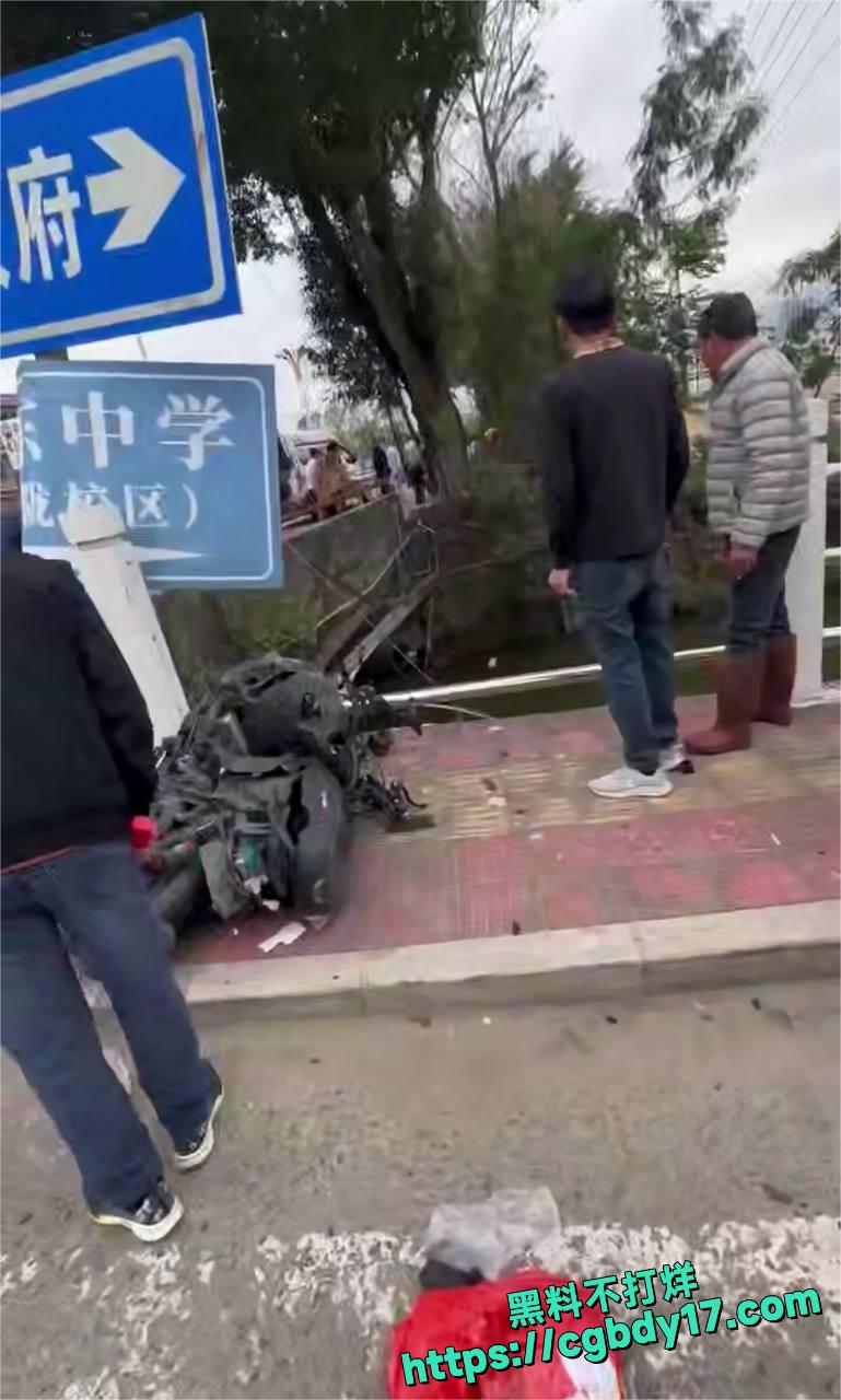 潮州钱东中学路口车祸3