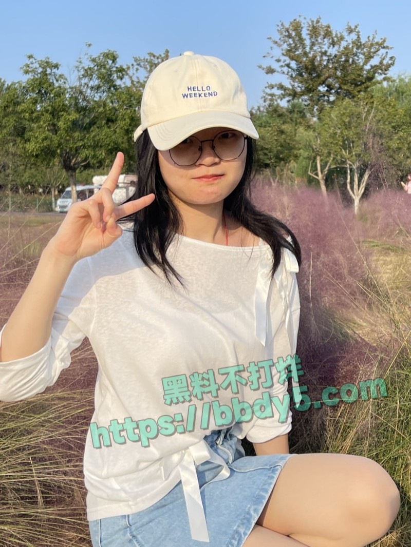 武汉可爱眼镜妹李恩