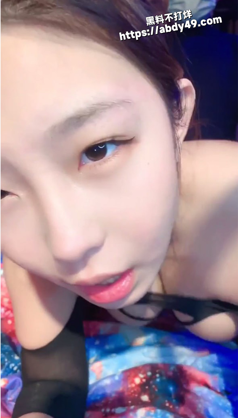 极品露脸反差婊辉夜姬.jpg4