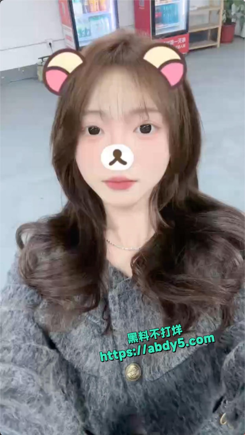 天津精神小妹李美娜不堪金钱诱惑被金主包养 2