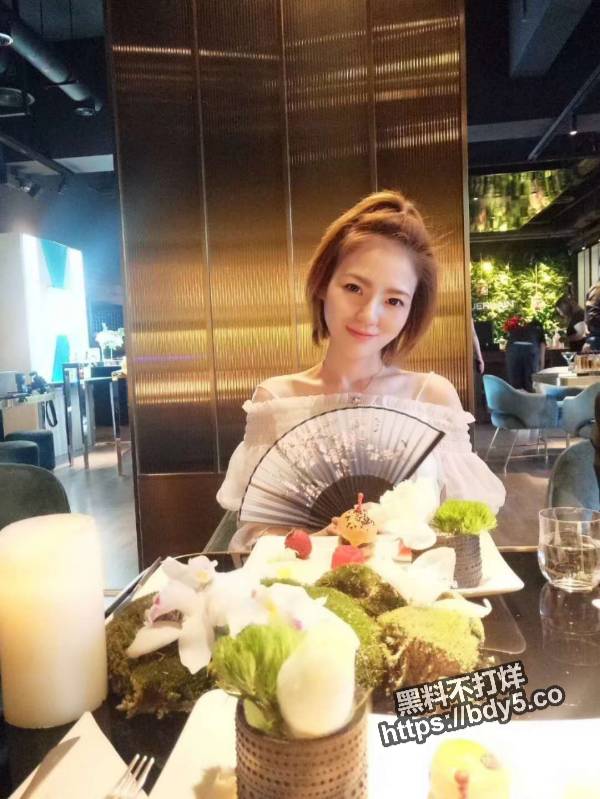 性瘾反差少妇顶尖口活技术.jpg