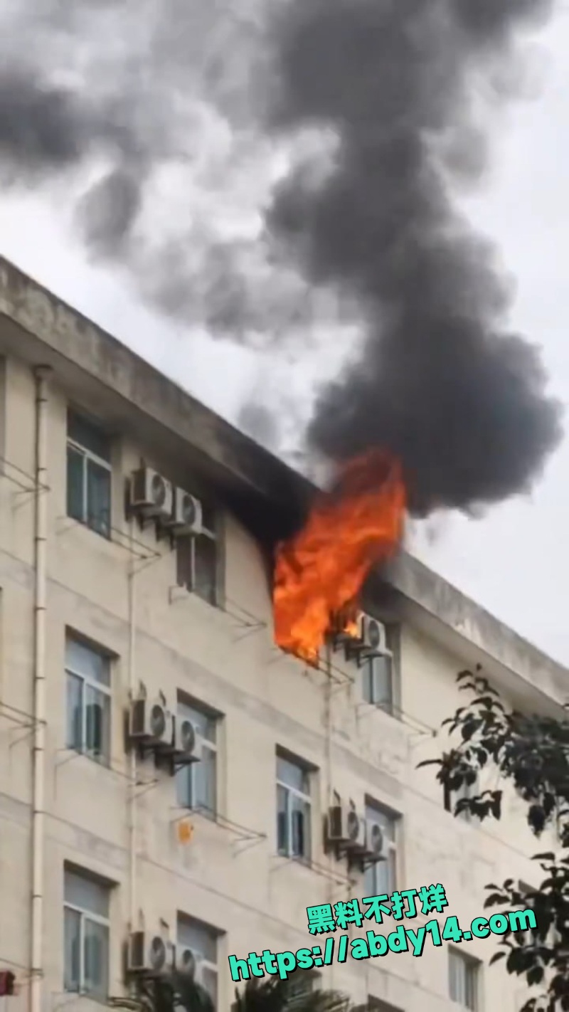 西安科技大学火灾学生跳楼7