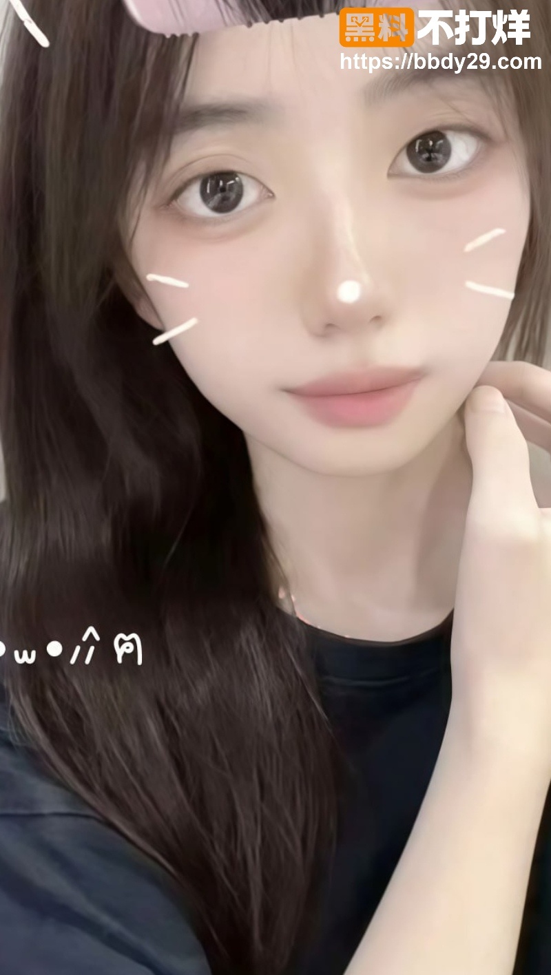 眼镜女大在家私拍巨乳自摸 8
