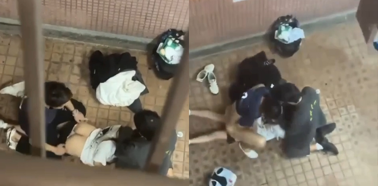 香港屋苑平台3P野战偷拍！女孩被2男前后夹击操的热火朝天 跪地被猛插口爆刺激！