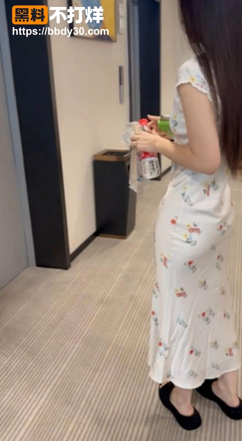 大三女神碎花裙反差3