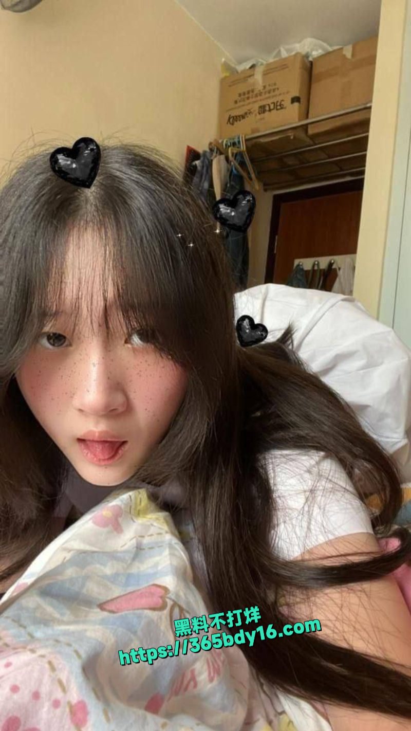 黄瑜琪被男友泄密发骚揉奶自慰视频2