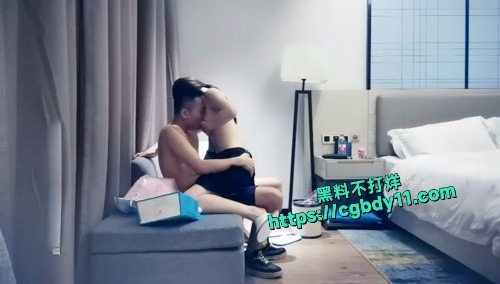 黑色长裙少妇，换上情趣护士装舔弄口交上位骑坐3