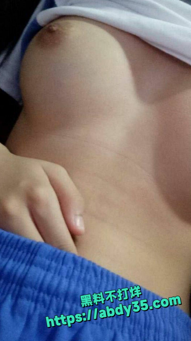 高颜值清纯学生妹夏妤琳10