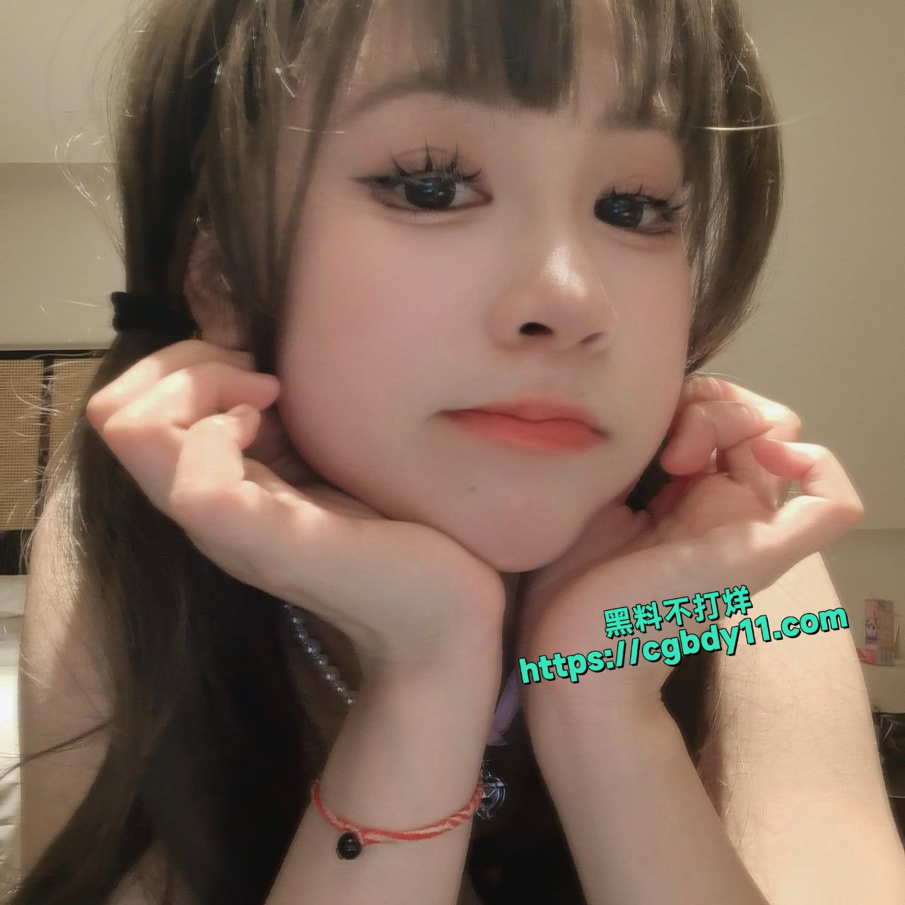 西安欧亚学院女大学生何晓蕾淫荡自拍流出 (2)