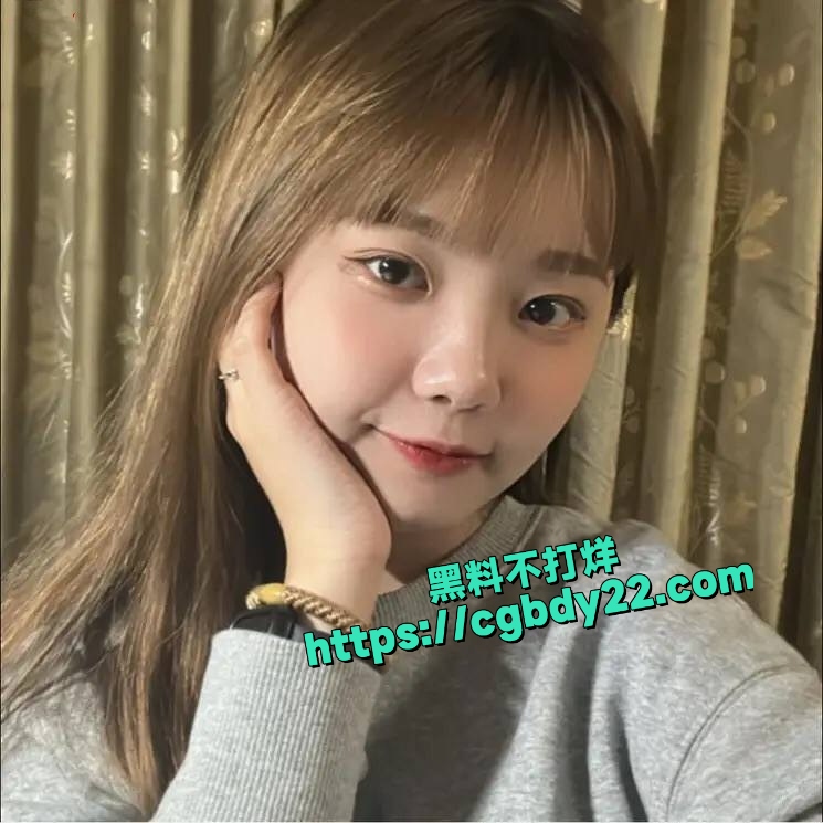 大一新生林语儿自拍给学长的裸照和露脸自慰视频被外流了出来5