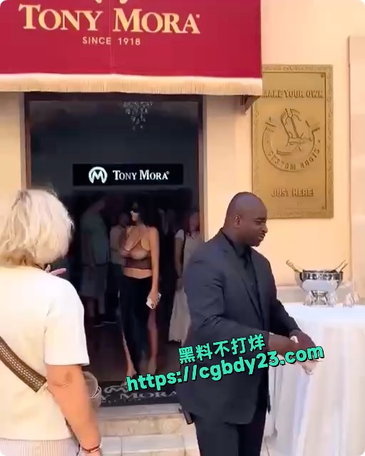 侃爷又把咱老婆的大奶子拿出来透气了2