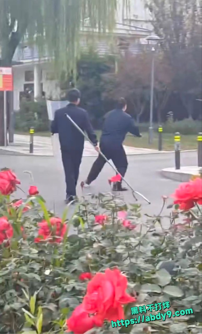郑州花园路持刀男威胁群众7