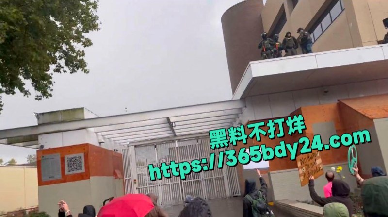 美国群众裸体骑自行车抗议视频全网刷屏 5