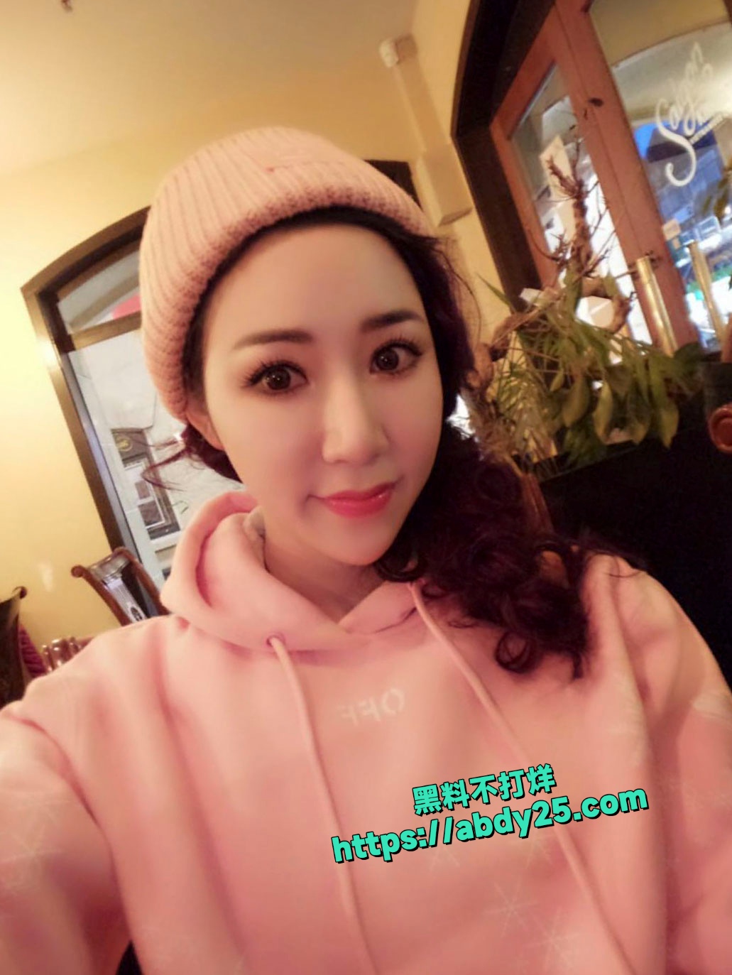 大胸美女在公寓被金主虐操 2